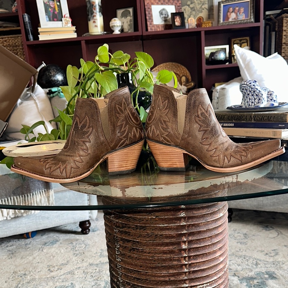 Ariat Dixon Brown western Ankle Boots with Rugged Soles Classic Sz 9 Leather NWT - Picture 6 of 14